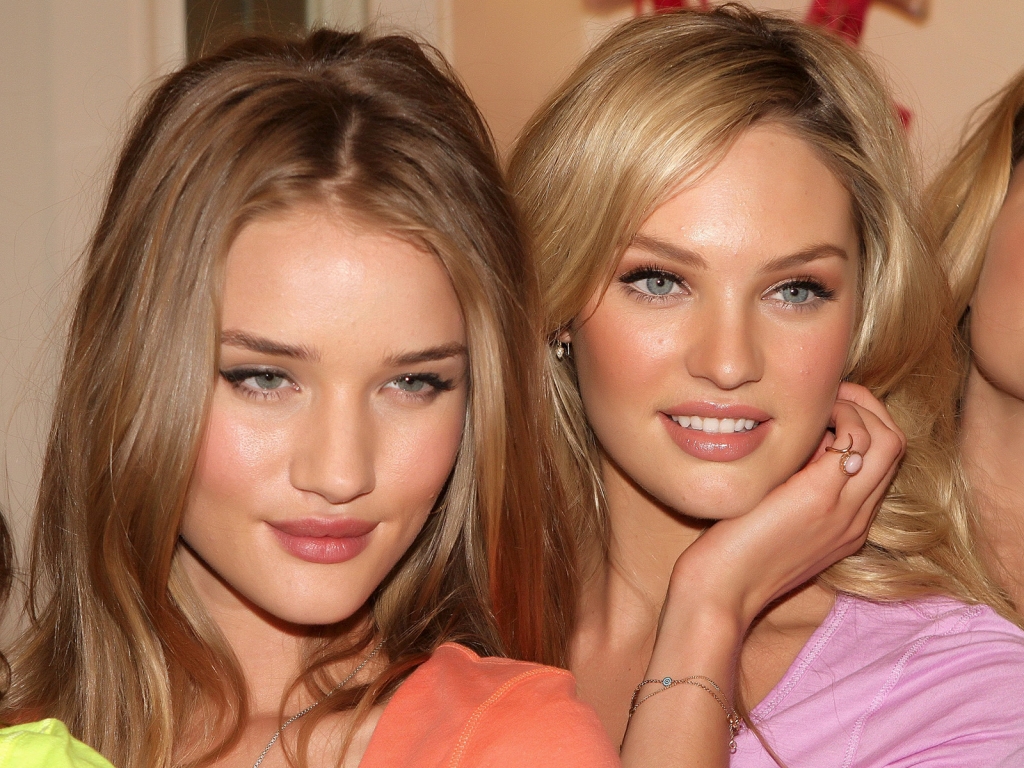 Rosie and Candice for 1024 x 768 resolution
