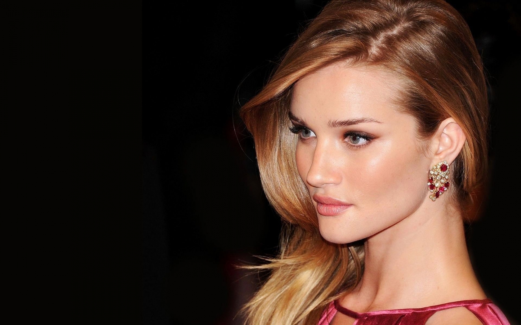 Rosie Huntington Beautiful for 1680 x 1050 widescreen resolution