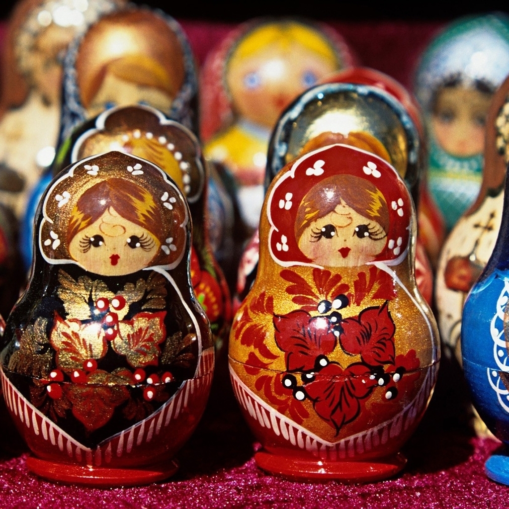 Russian Dolls for 1024 x 1024 iPad resolution
