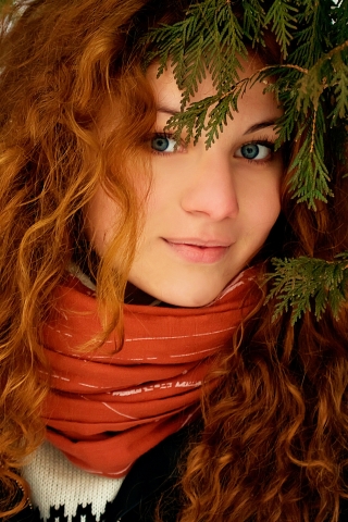 Russian Girl for 320 x 480 iPhone resolution