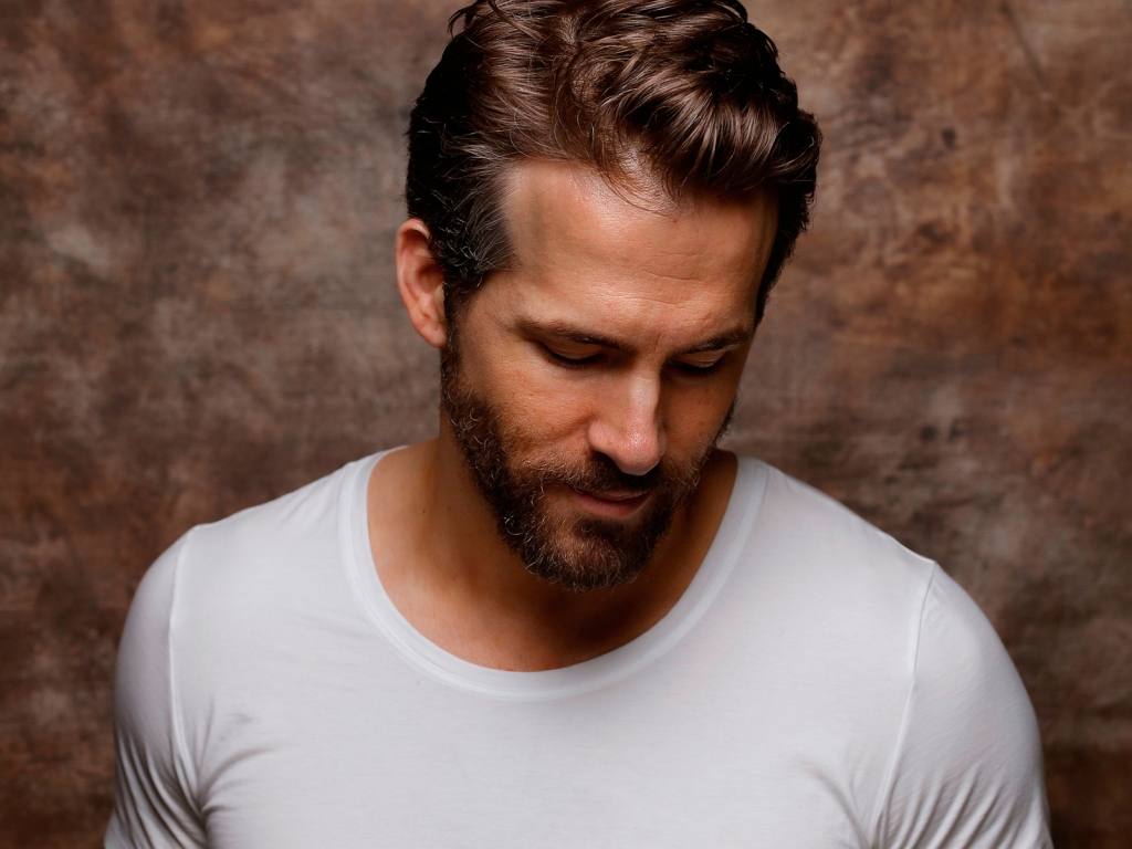 Ryan Reynolds White Tshirt for 1024 x 768 resolution