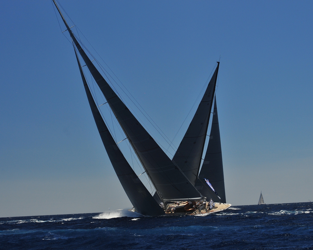 Sailing Yacht for 1280 x 1024 resolution