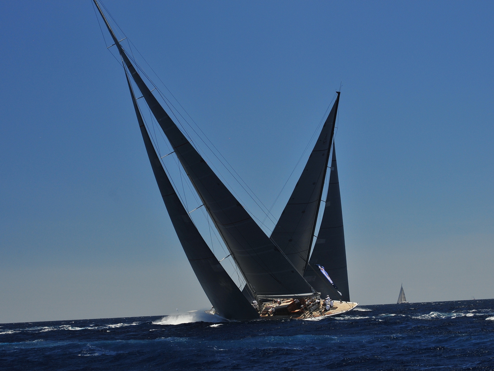 Sailing Yacht for 1600 x 1200 resolution