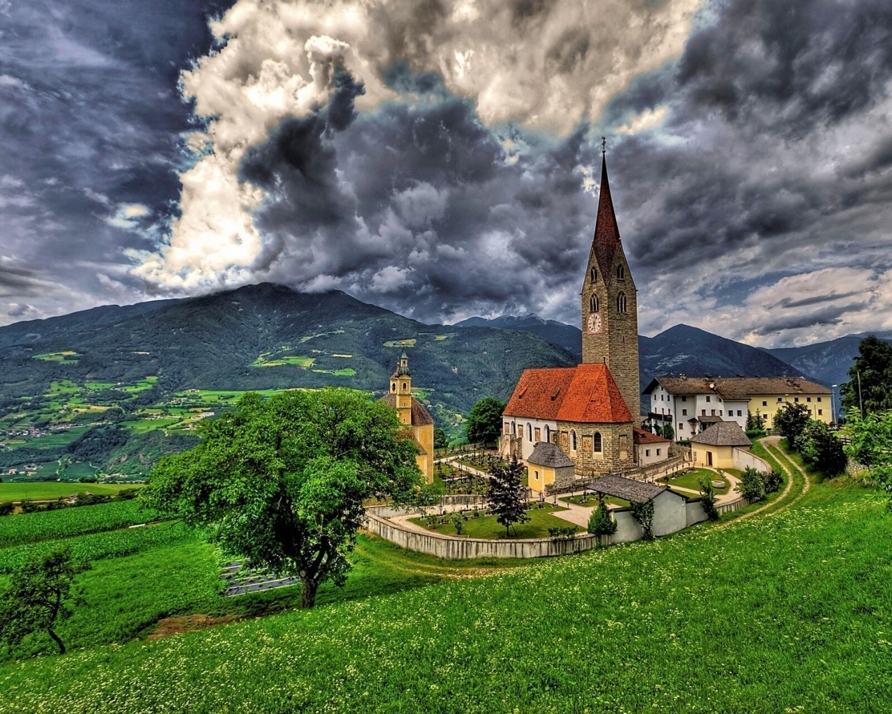 Saint Michael Church Brixen for 1280 x 1024 resolution