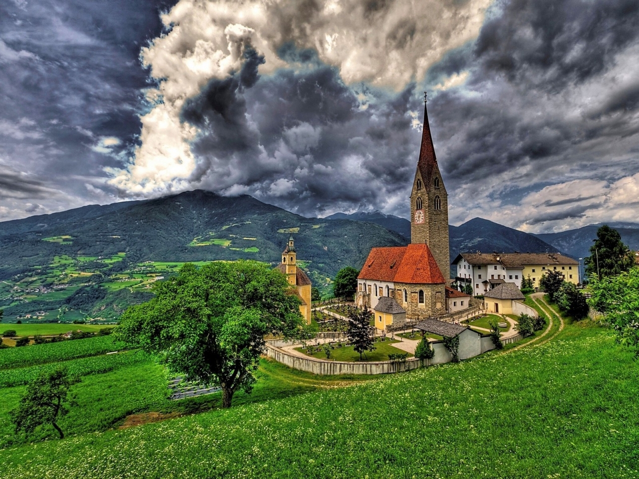 Saint Michael Church Brixen for 1280 x 960 resolution