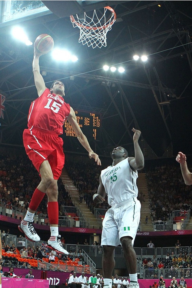 Salah Mejri of Tunisia dunks against Nigeria for 640 x 960 iPhone 4 resolution