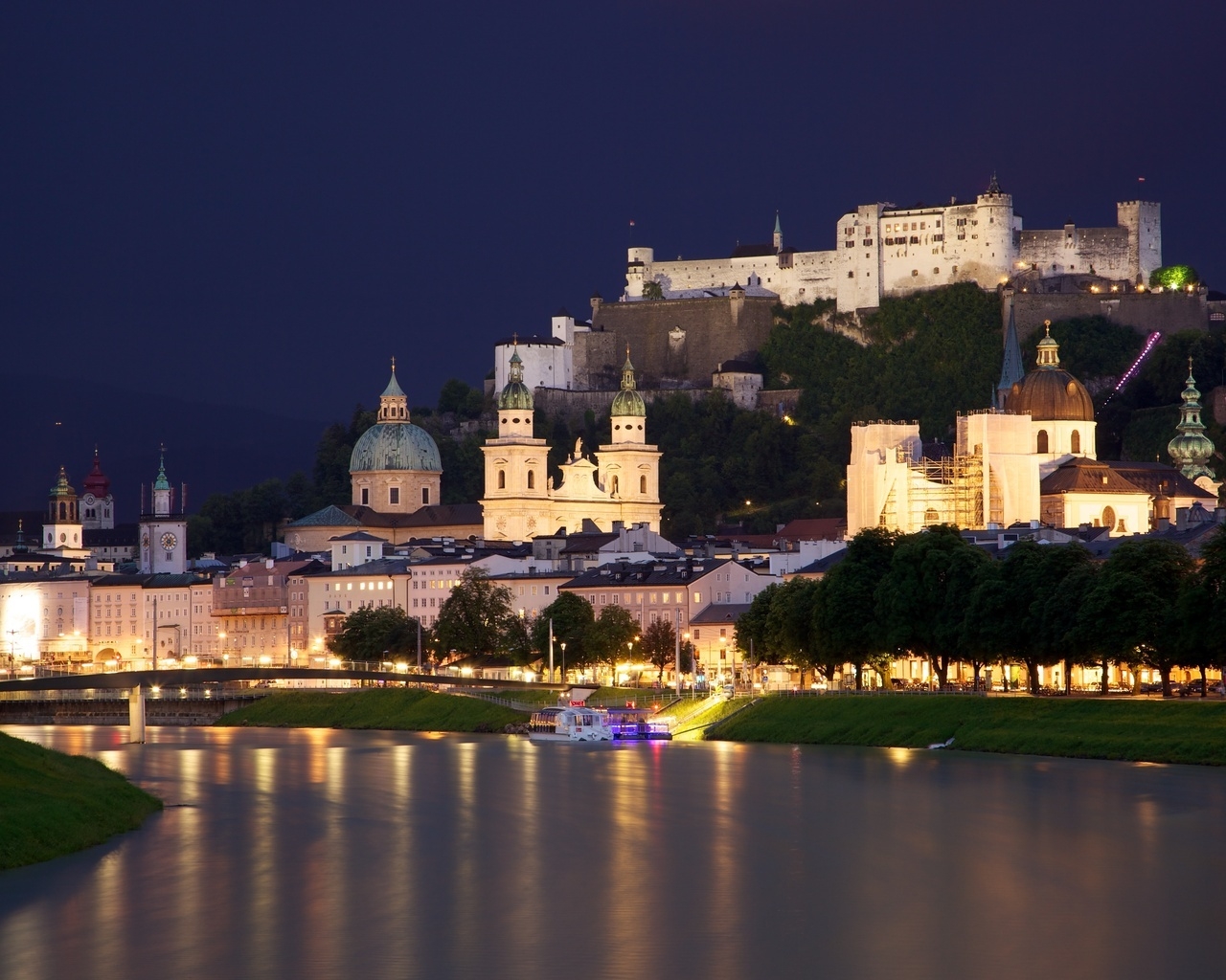 Salzburg Austria for 1280 x 1024 resolution