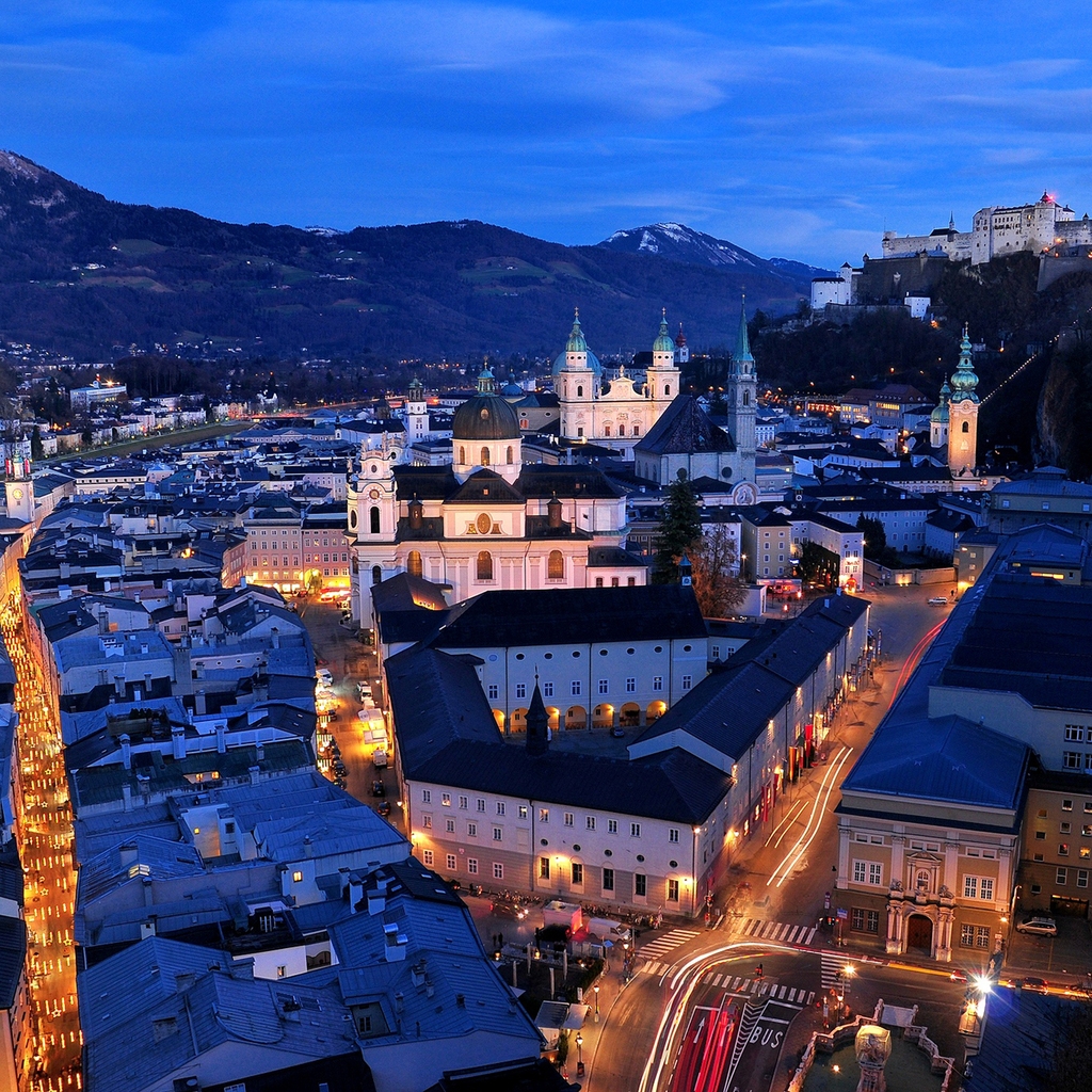 Salzburg Night for 1024 x 1024 iPad resolution