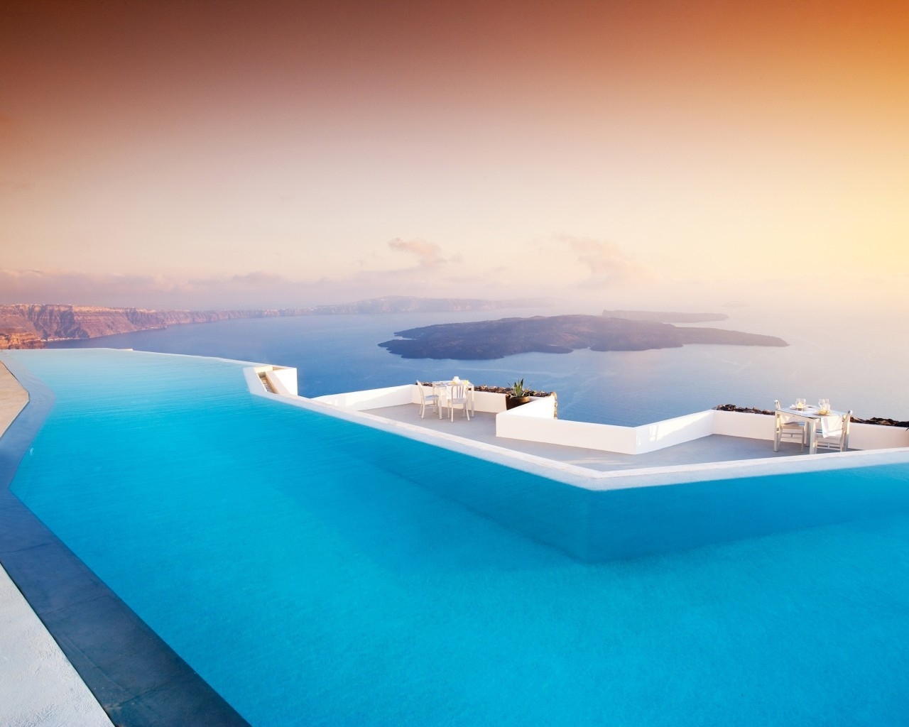 Santorini Pool for 1280 x 1024 resolution
