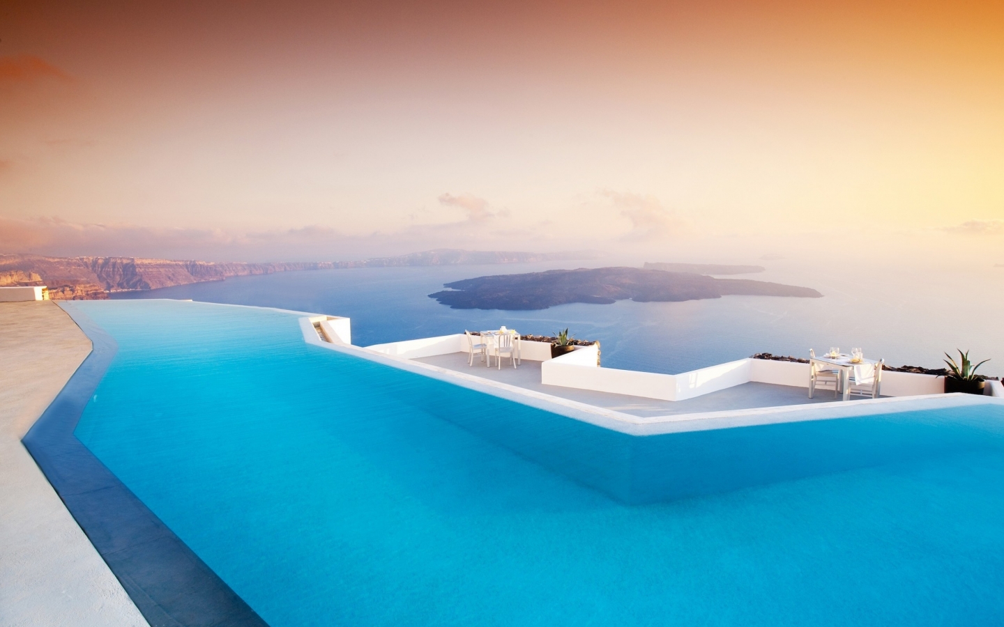 Santorini Pool for 1440 x 900 widescreen resolution