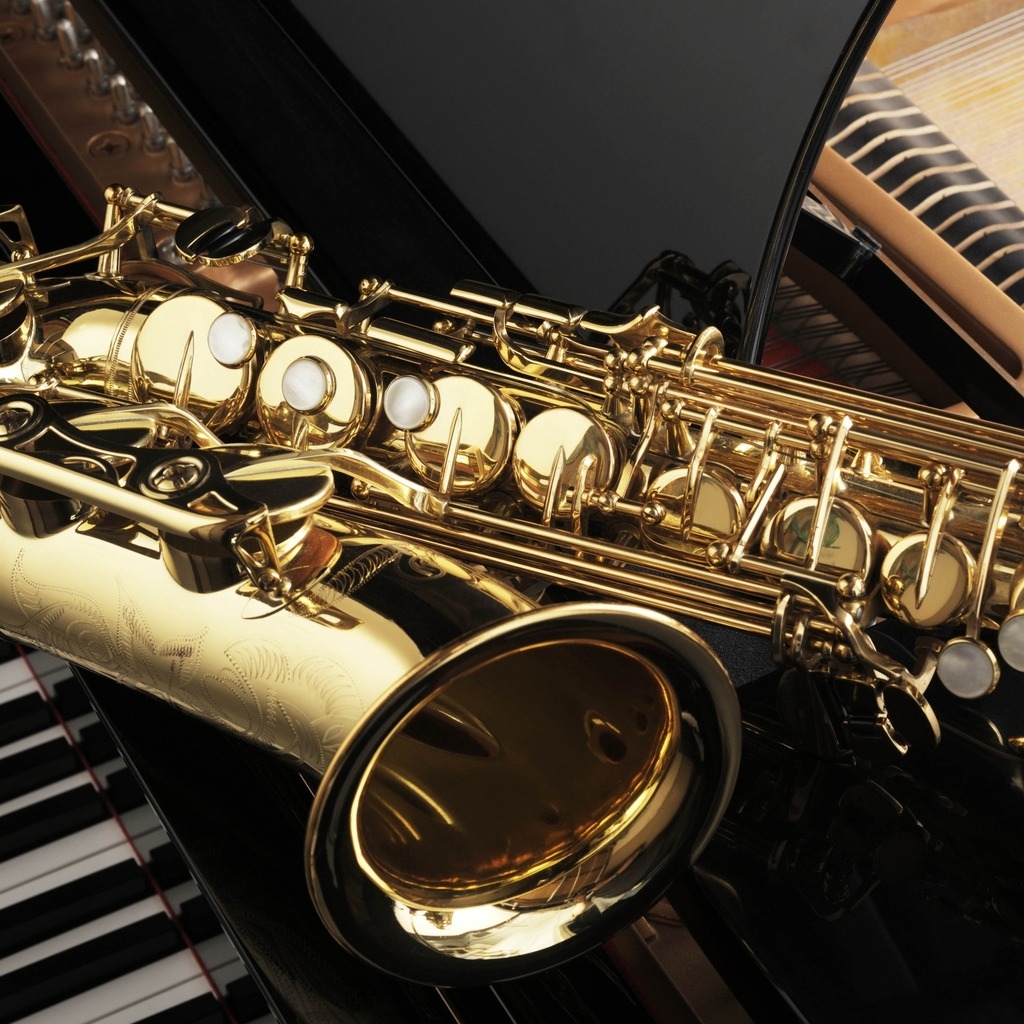 Saxophone and Piano for 1024 x 1024 iPad resolution