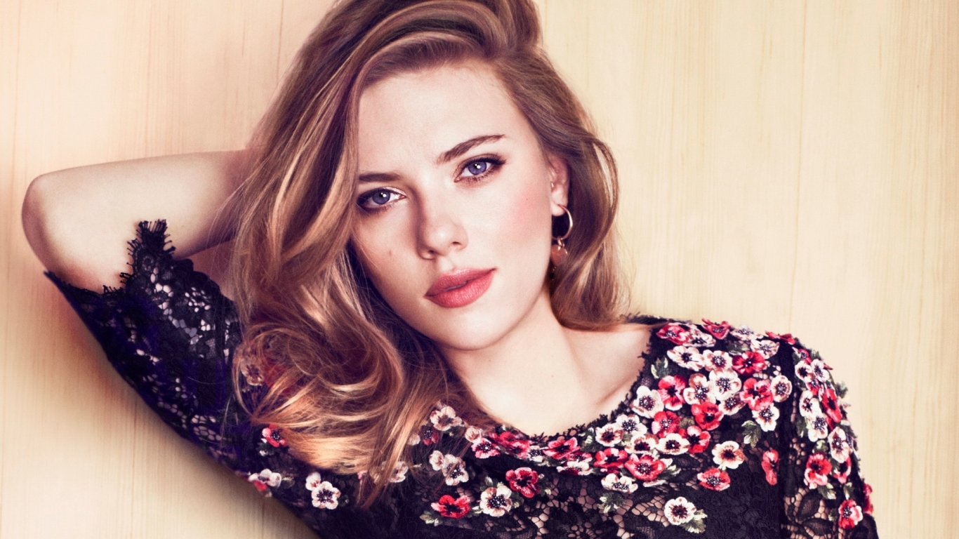 Scarlett Johansson 2013 for 1366 x 768 HDTV resolution