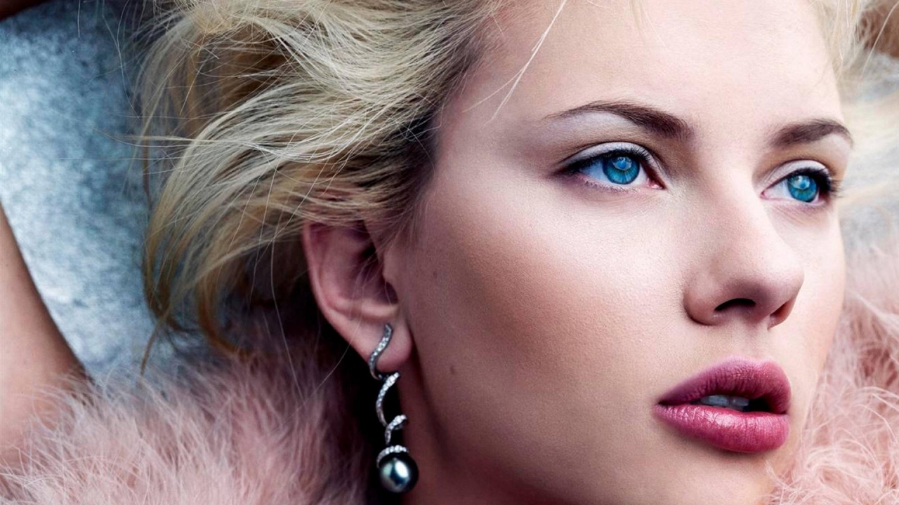 Scarlett Johansson Beautiful for 1280 x 720 HDTV 720p resolution