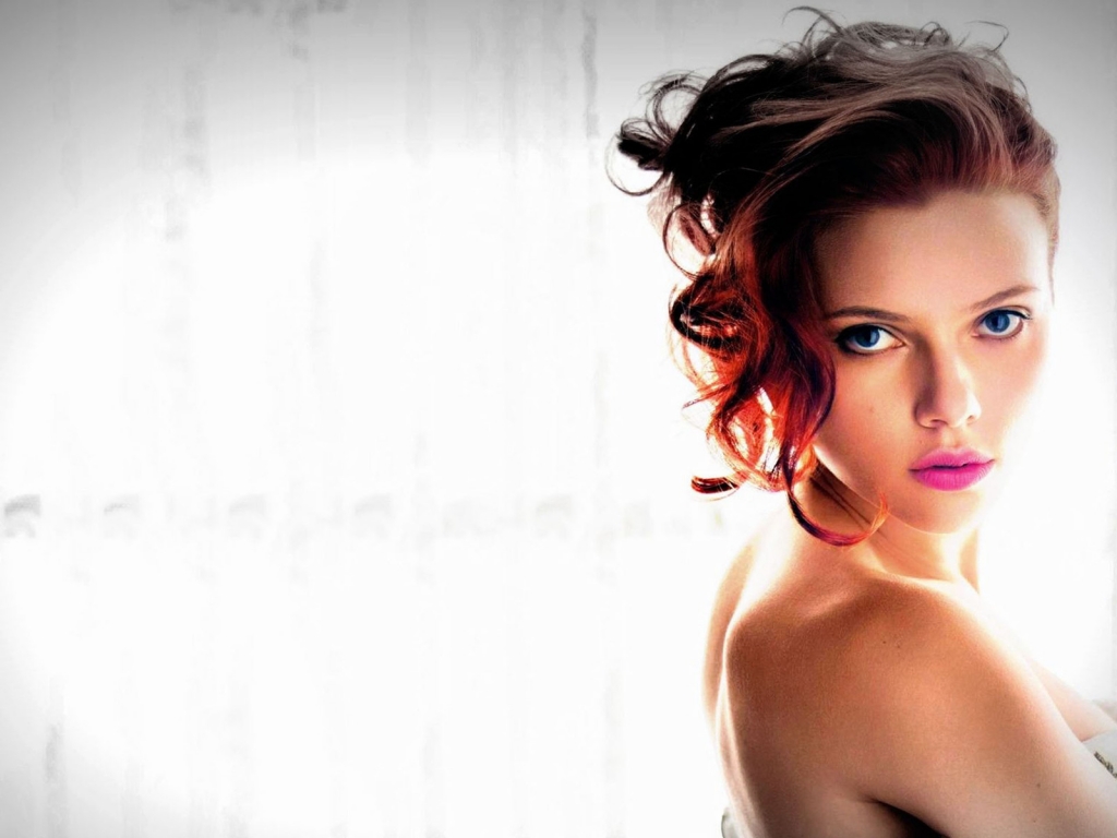 Scarlett Johansson Blue Eyes for 1024 x 768 resolution