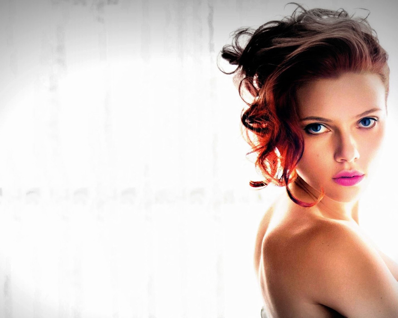 Scarlett Johansson Blue Eyes for 1280 x 1024 resolution