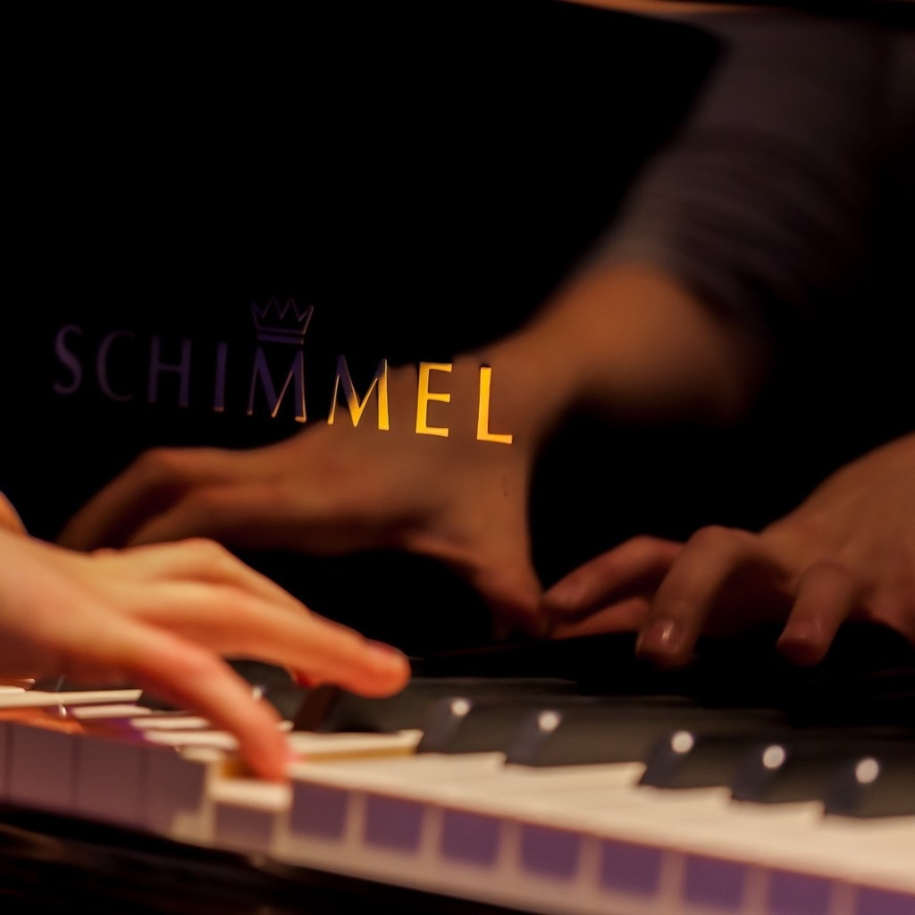 Schimmel Piano for 1024 x 1024 iPad resolution