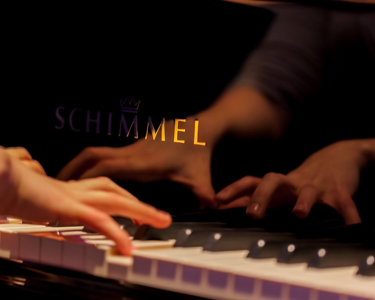 Schimmel Piano for 1280 x 1024 resolution