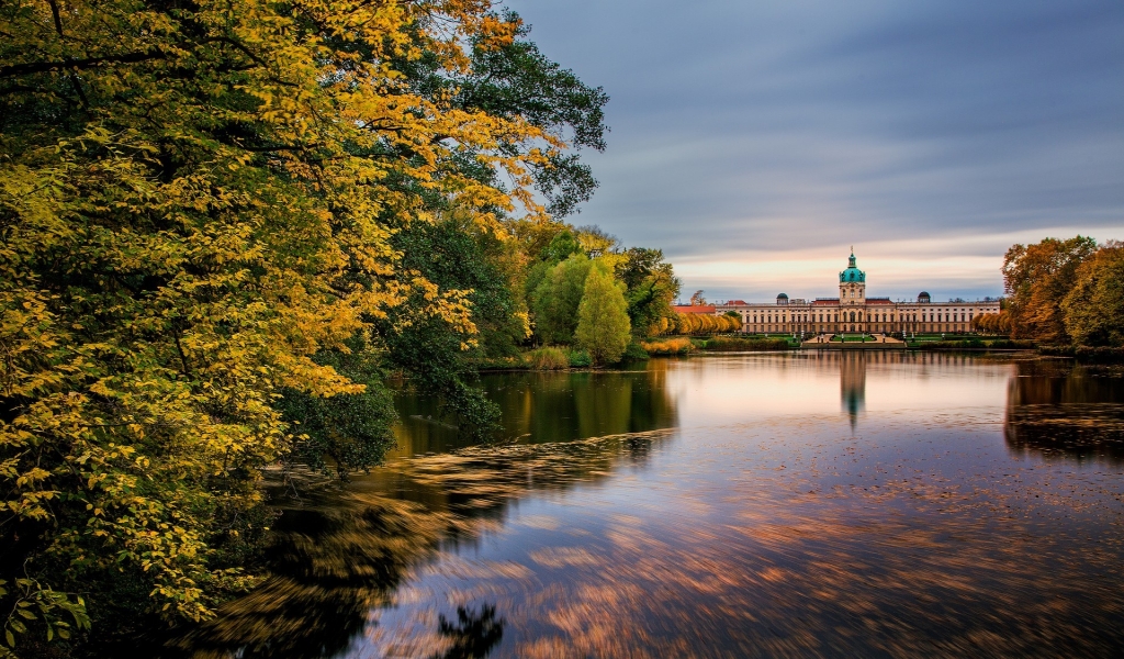 Schloss Charlottenburg Berlin for 1024 x 600 widescreen resolution