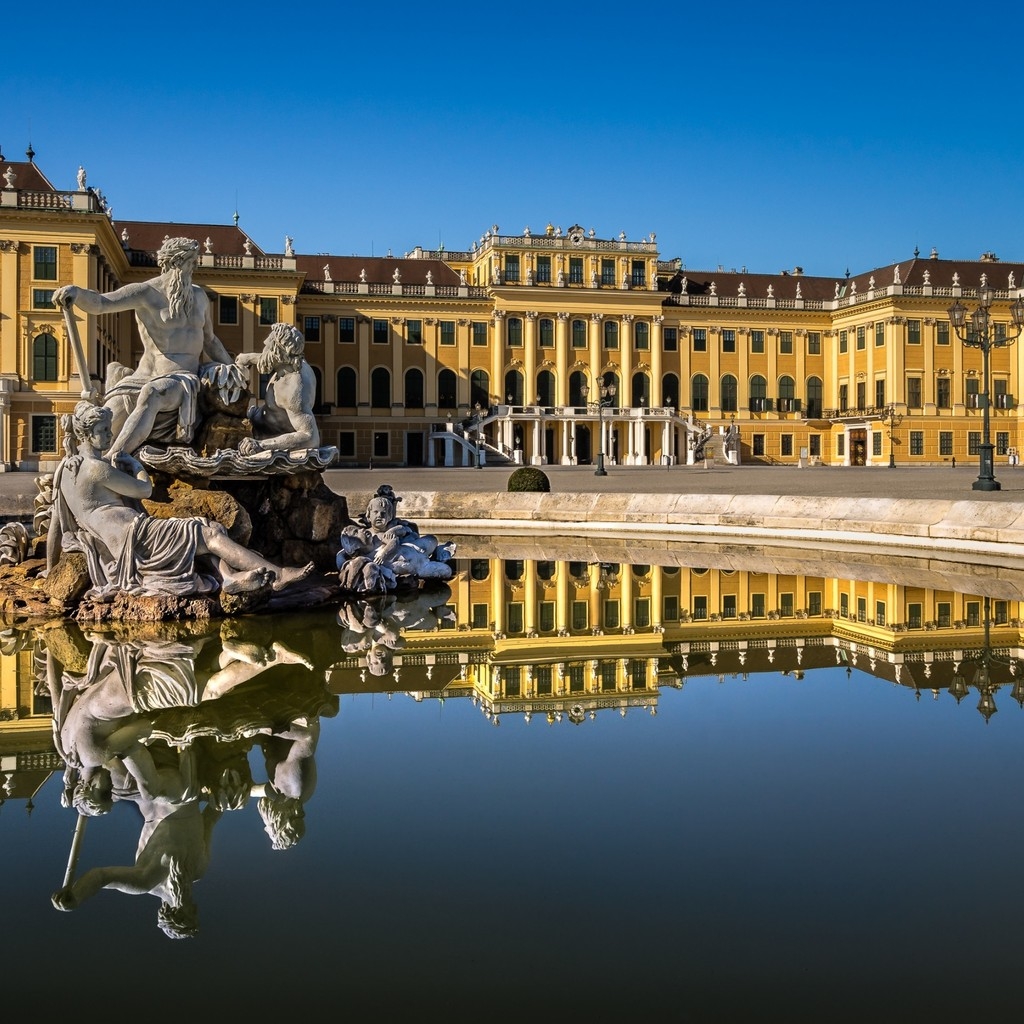Schonbrunn Palace View for 1024 x 1024 iPad resolution