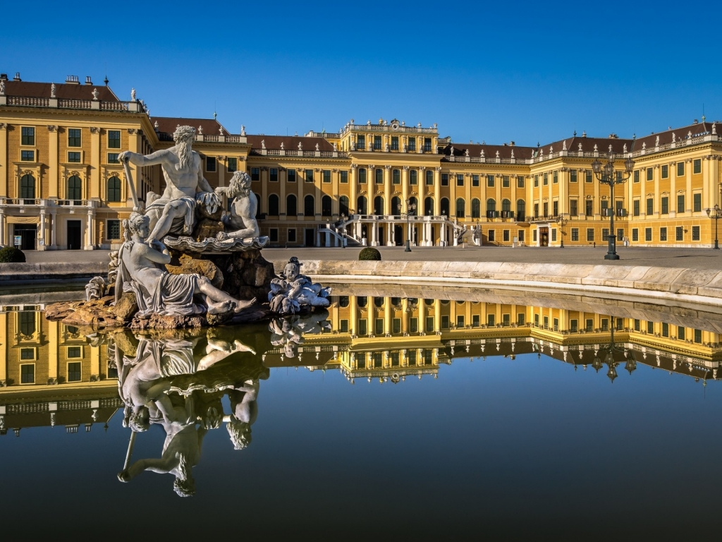 Schonbrunn Palace View for 1024 x 768 resolution