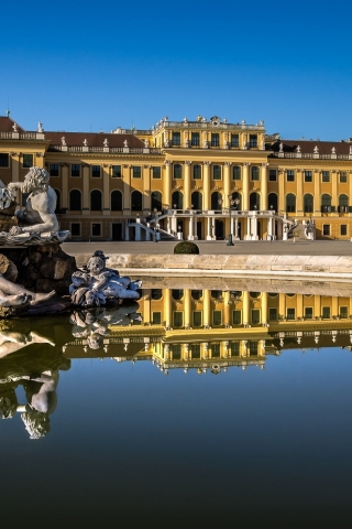Schonbrunn Palace View for 320 x 480 iPhone resolution
