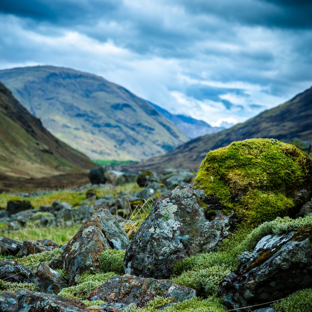 Scottish Highlands for 1024 x 1024 iPad resolution