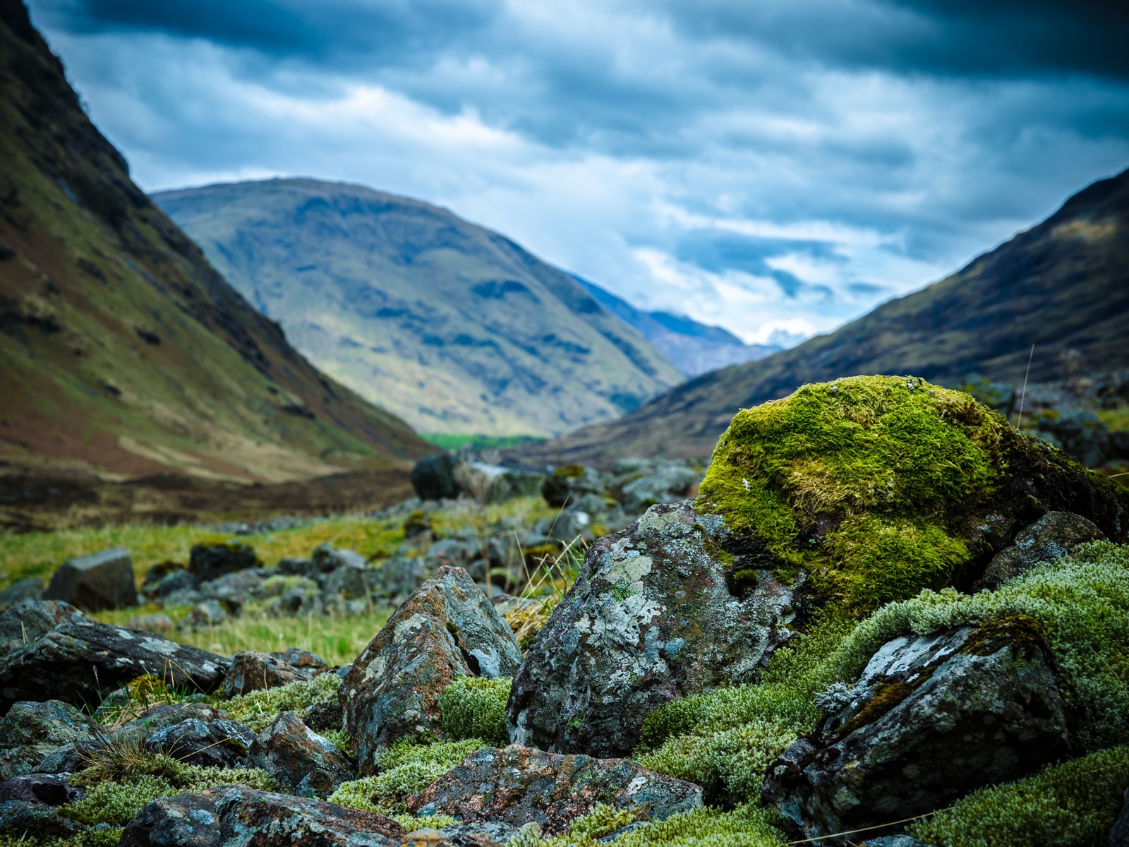 Scottish Highlands for 1600 x 1200 resolution