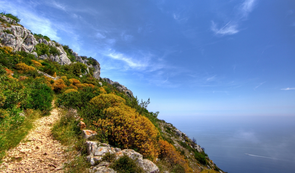 Sea and Mountain for 1024 x 600 widescreen resolution