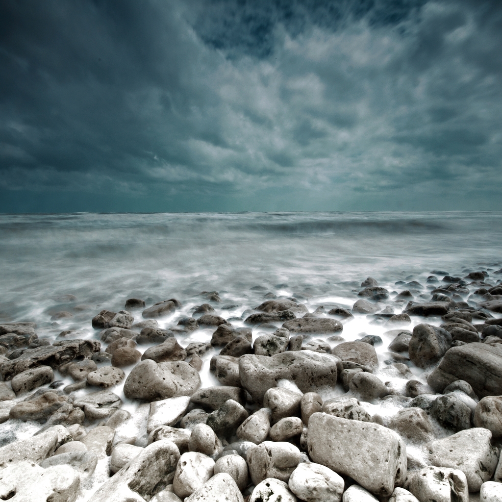 Sea and Stones for 1024 x 1024 iPad resolution