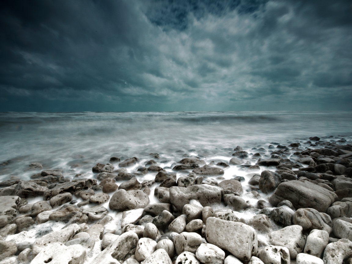 Sea and Stones for 1152 x 864 resolution