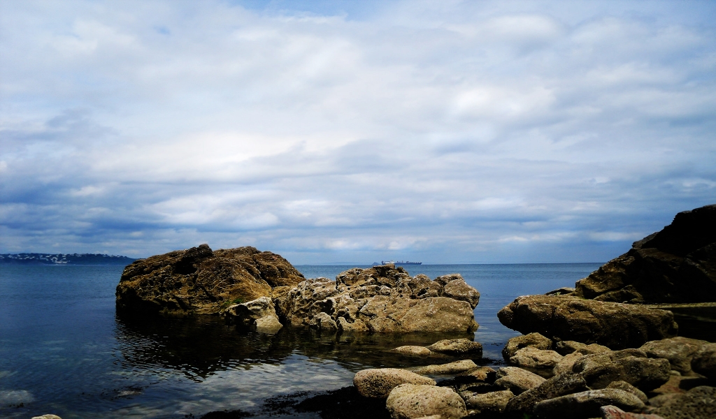 Sea Rocks for 1024 x 600 widescreen resolution