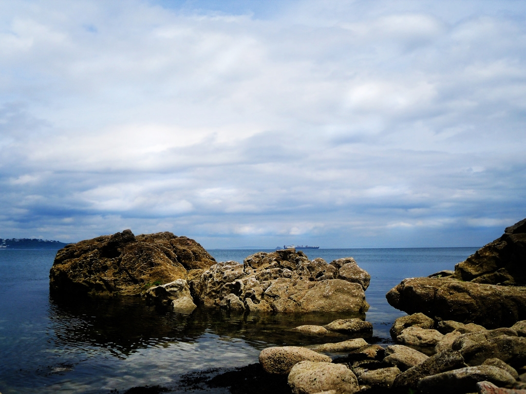 Sea Rocks for 1024 x 768 resolution