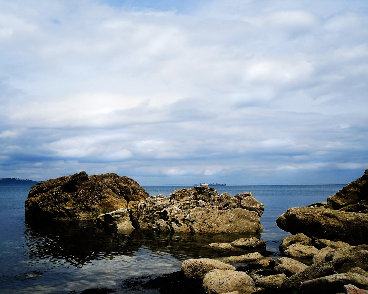 Sea Rocks for 1280 x 1024 resolution