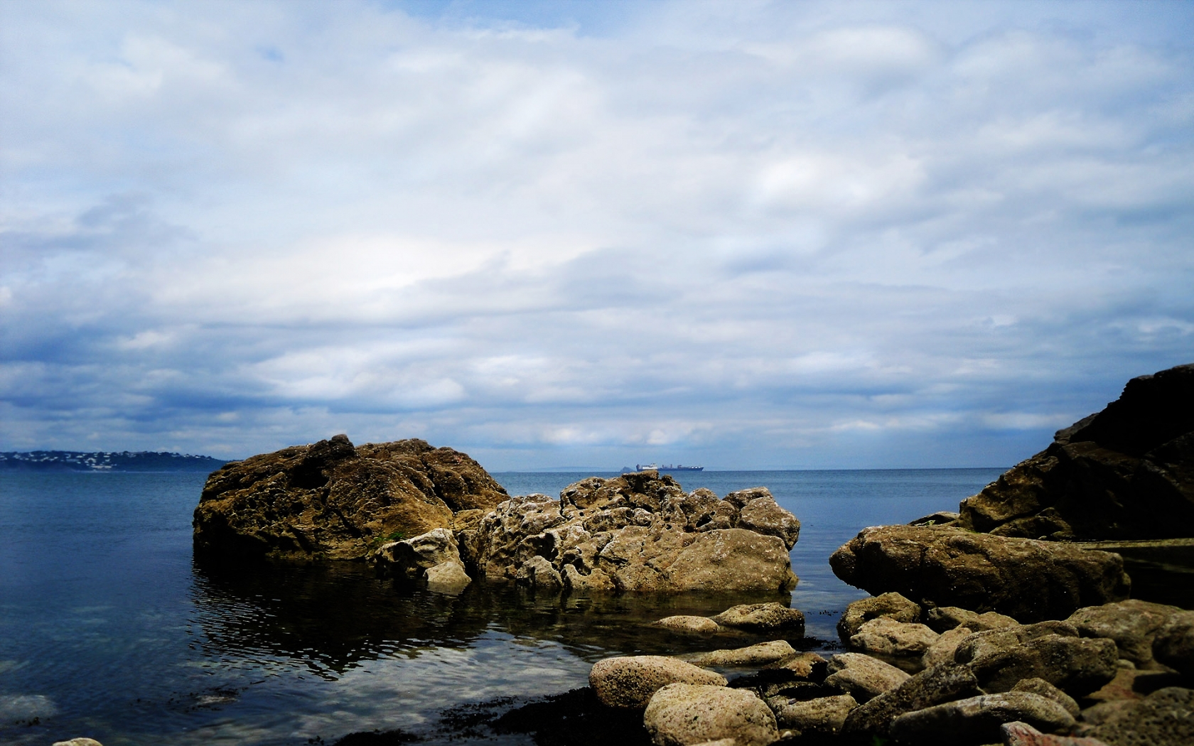 Sea Rocks for 1680 x 1050 widescreen resolution