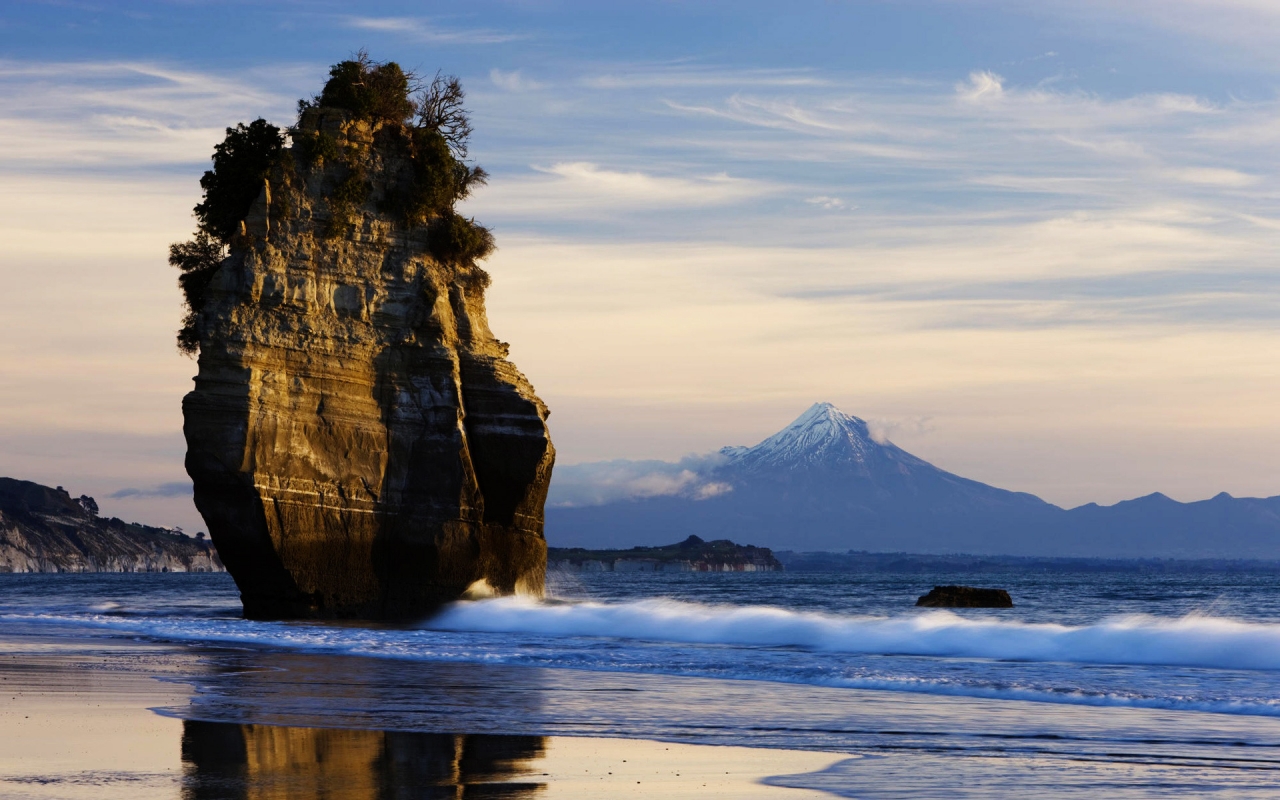 Sea Side Mountain Taranaki for 1280 x 800 widescreen resolution