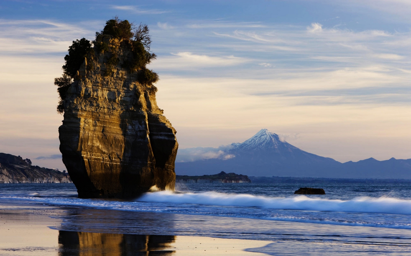 Sea Side Mountain Taranaki for 1440 x 900 widescreen resolution