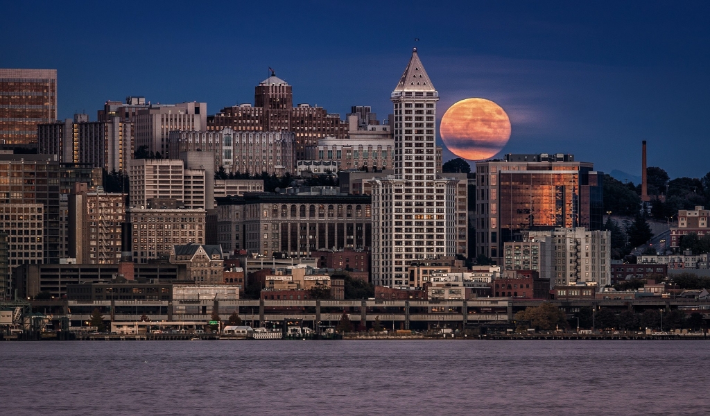 Seattle Moon Night for 1024 x 600 widescreen resolution