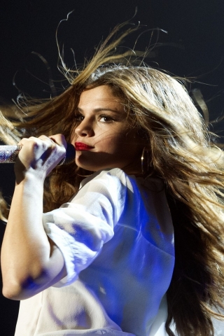 Selena Gomez Performing for 320 x 480 iPhone resolution