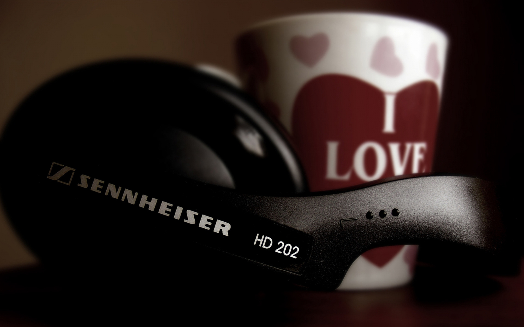 Sennheiser HD 202 for 1680 x 1050 widescreen resolution