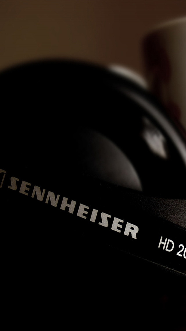 Sennheiser HD 202 for 640 x 1136 iPhone 5 resolution