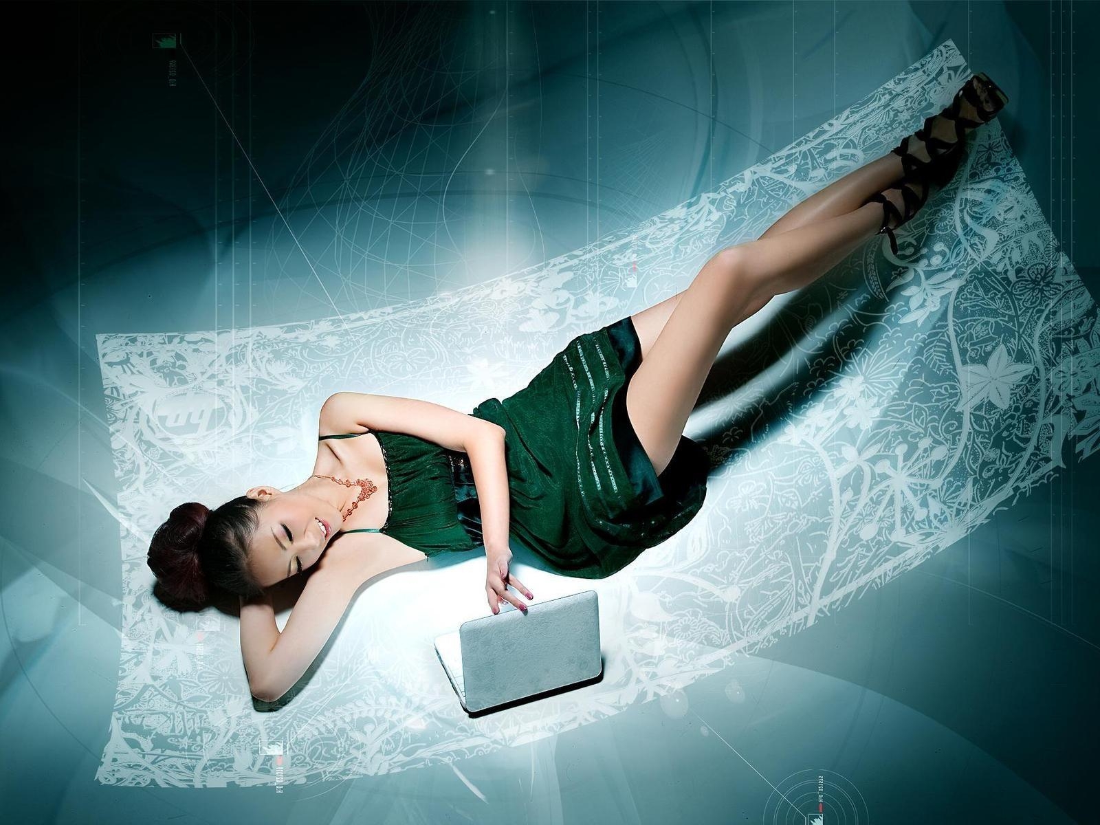 Sexy Woman with Laptop for 1600 x 1200 resolution