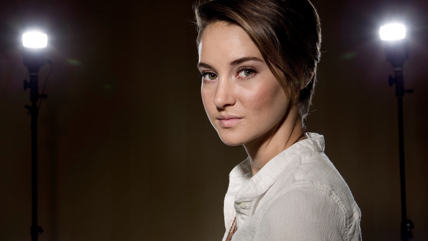 Shailene Woodley Short Hair for 1366 x 768 HDTV resolution