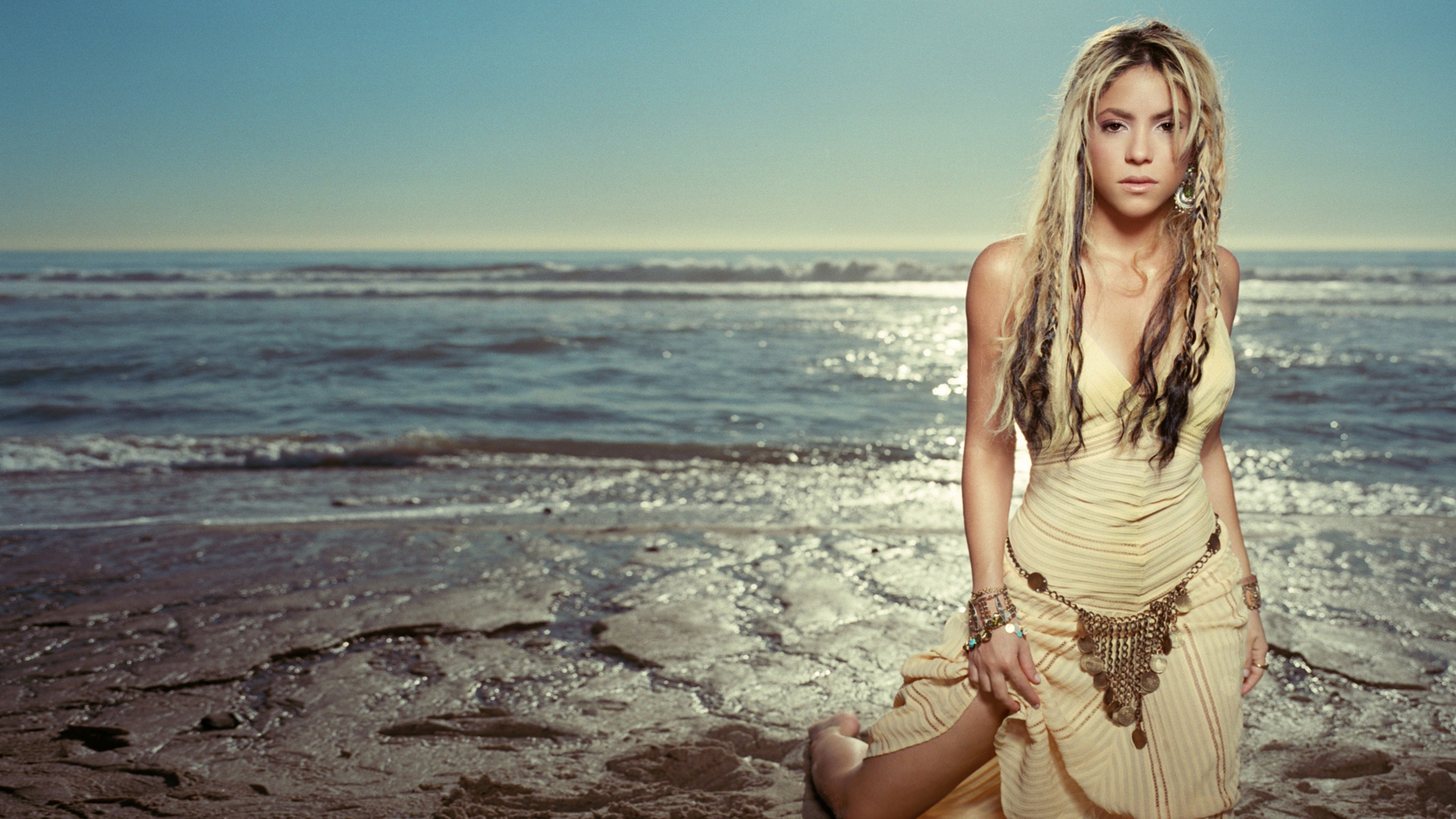 Shakira Isabel Mebarak Ripoll for 2560x1440 HDTV resolution