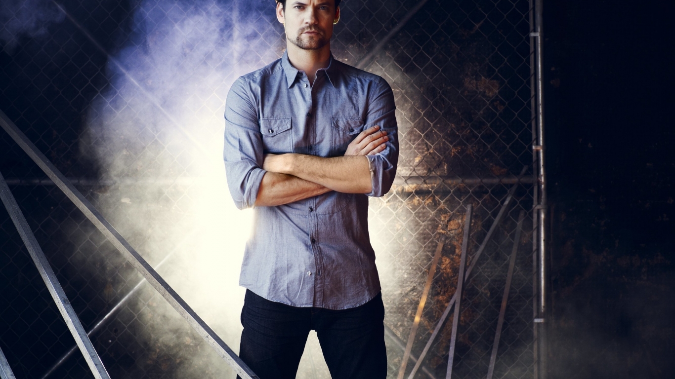 Shane West Cool for 1366 x 768 HDTV resolution
