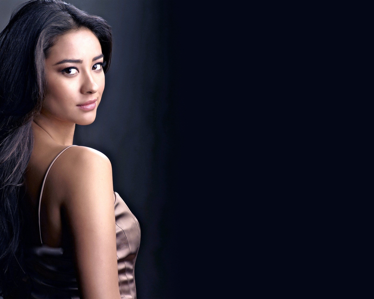 Shay Mitchell Cool for 1280 x 1024 resolution