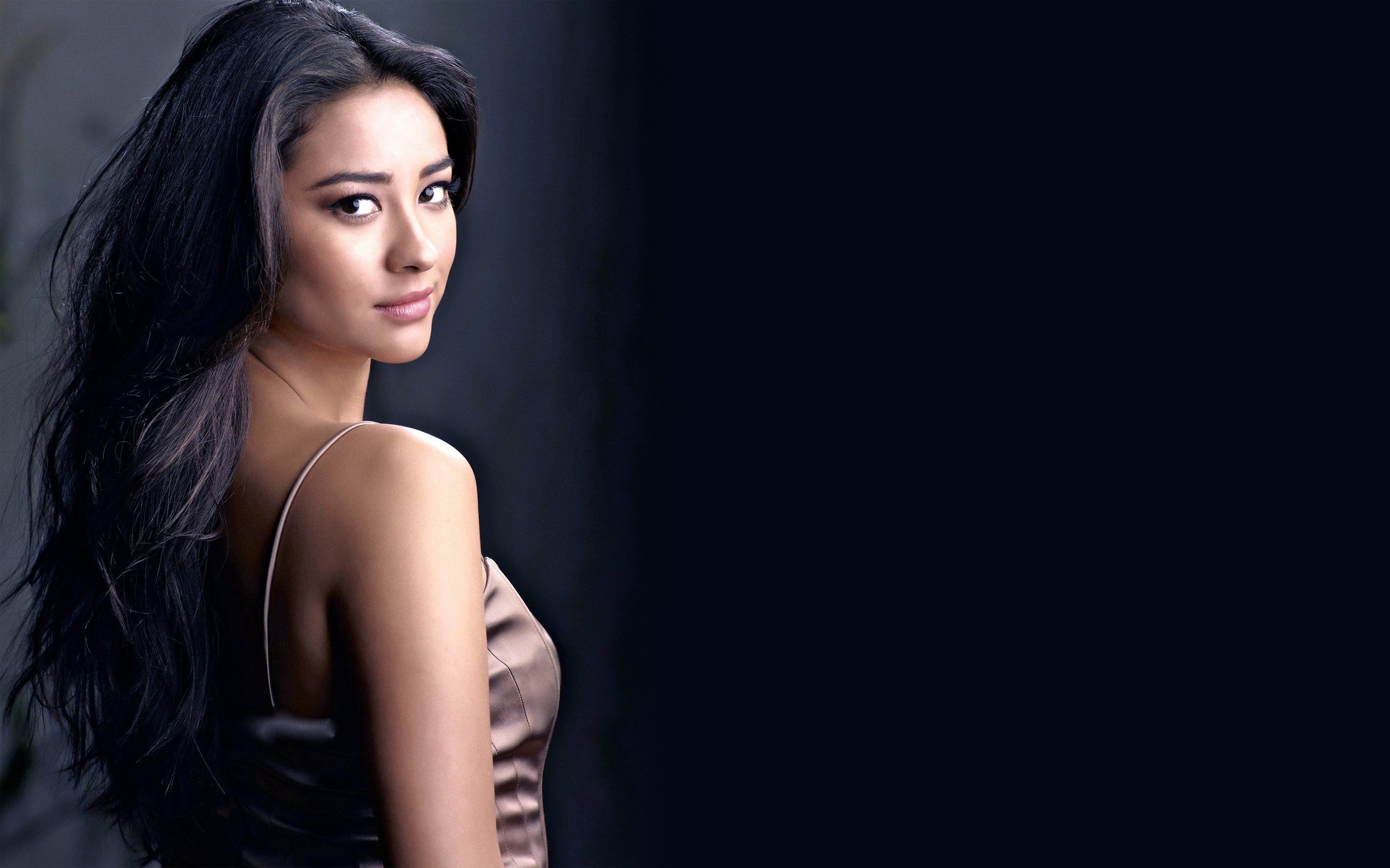 Shay Mitchell Cool for 2880 x 1800 Retina Display resolution