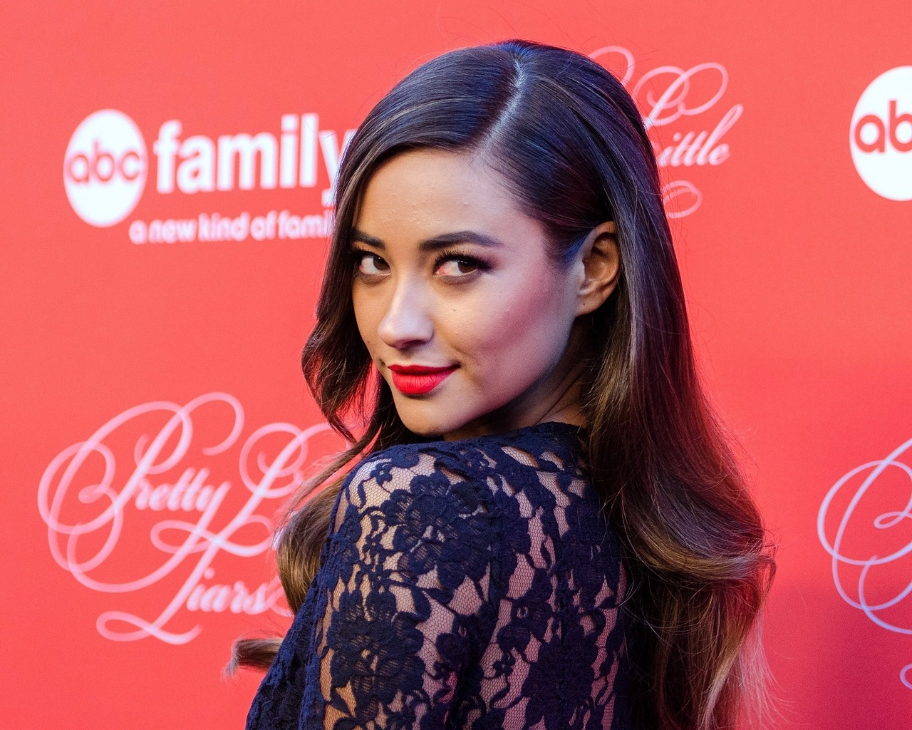 Shay Mitchell Lips for 1280 x 1024 resolution