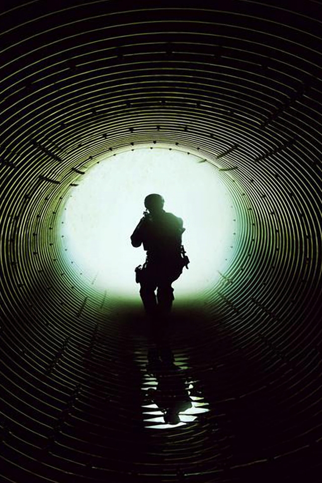 Sicario Sewer Tunnel for 640 x 960 iPhone 4 resolution