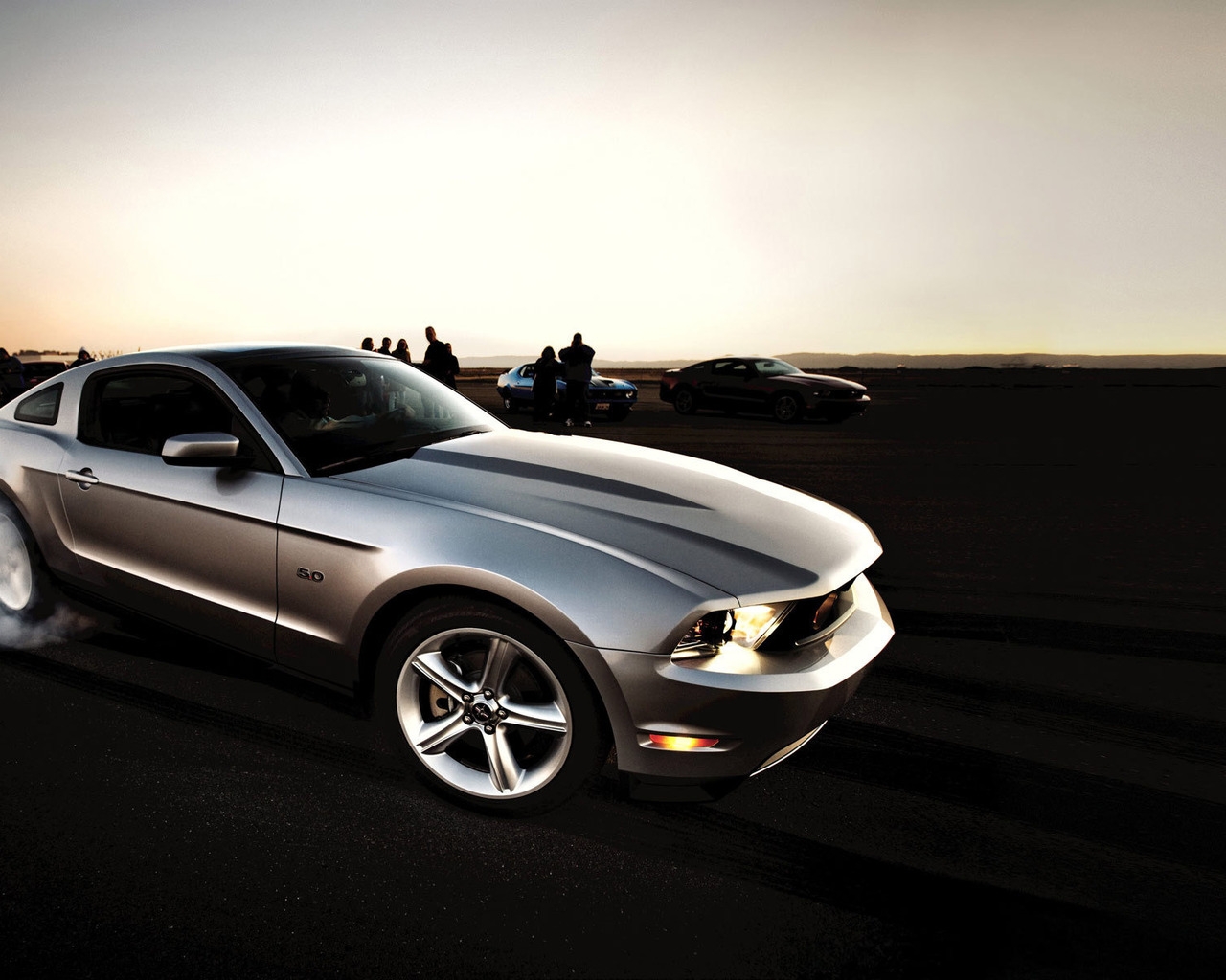 Silver Ford Mustang for 1280 x 1024 resolution