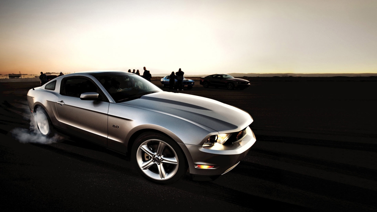 Silver Ford Mustang for 1280 x 720 HDTV 720p resolution